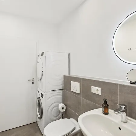 Business Kranich: 3 Zimmer, Infrastrukturlage Hh Langenhorn, Naehe Airport Hamburg