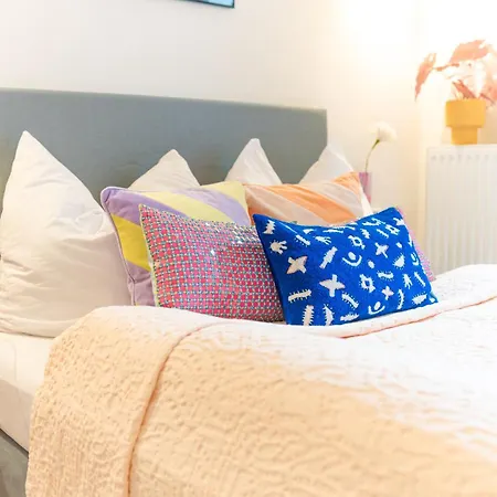 Retropop Design , Designerzimmer Fuer Je 2 Personen, Lage, Wifi Aparthotel *