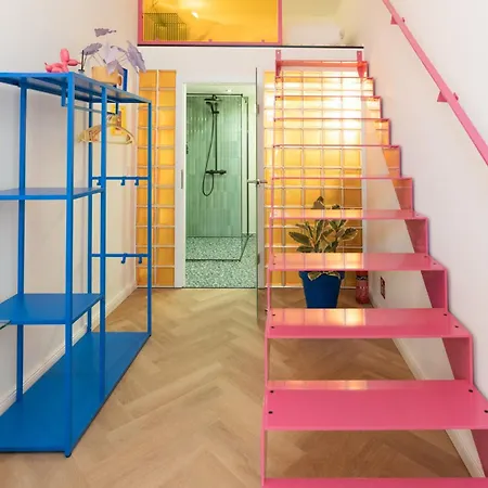 Retropop Design , Designerzimmer Fuer Je 2 Personen, Lage, Wifi