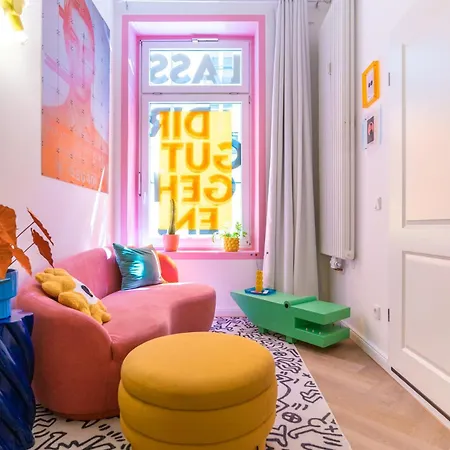 Retropop Design , Designerzimmer Fuer Je 2 Personen, Lage, Wifi アパートホテル