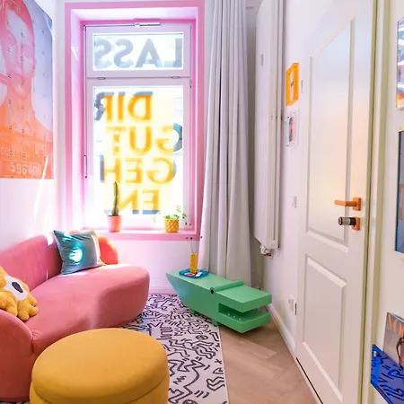 アパートホテル Retropop Design , Designerzimmer Fuer Je 2 Personen, Lage, Wifi *