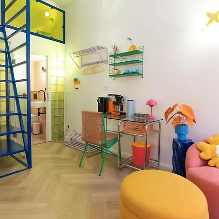 Retropop Design , Designerzimmer Fuer Je 2 Personen, Lage, Wifi