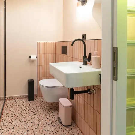 Retropop Design , Designerzimmer Fuer Je 2 Personen, Lage, Wifi Aparthotel *