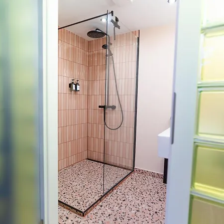 Aparthotel Retropop Design , Designerzimmer Fuer Je 2 Personen, Lage, Wifi