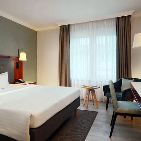Hotel Courtyard By Marriott Airport