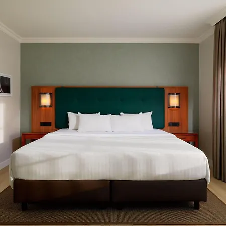 Courtyard By Marriott Airport Hotel 4*