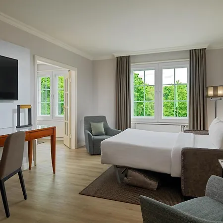 Courtyard By Marriott Airport 4*