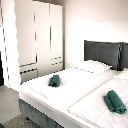 Hh 01 By Rockchair - Superhost Status - Modernes Mit Sonnigem Balkon & Premium Boxspringbetten In Winterhude - Geheimtipp