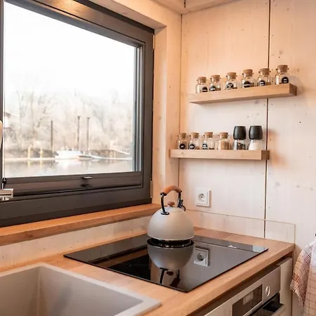 Wohnlich, Hochwertig - Hausboot Petite Mit Kamin Botel Hamburg