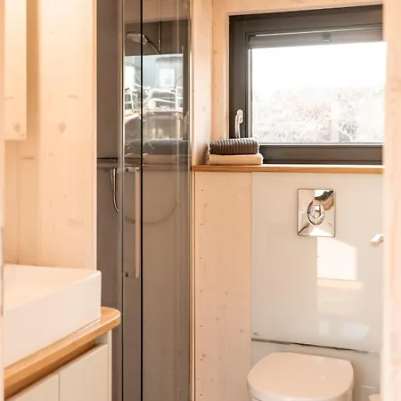 Botel Wohnlich, Hochwertig - Hausboot Petite Mit Kamin *
