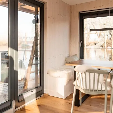 Wohnlich, Hochwertig - Hausboot Petite Mit Kamin Botel Hamburg