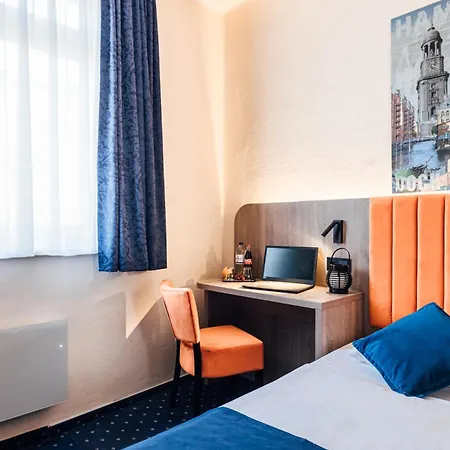 Hotel Centrum Commerz Am Bahnhof Altona 2*