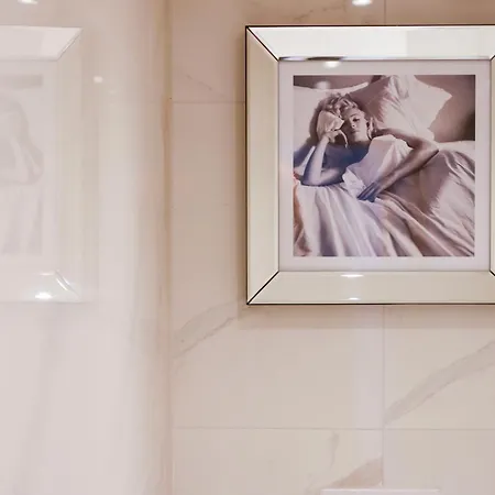 Sleephotels Alsterroom Hotel *
