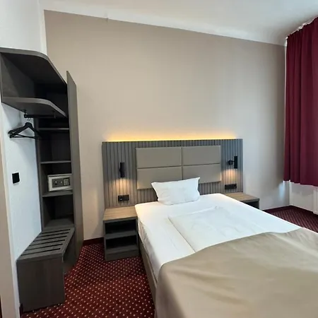 Lumen Am Hauptbahnhof 3*