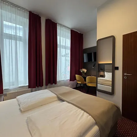 Lumen Am Hauptbahnhof 3*