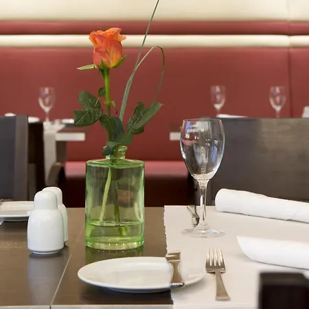 Intercityhotel Hauptbahnhof Hotel 4*