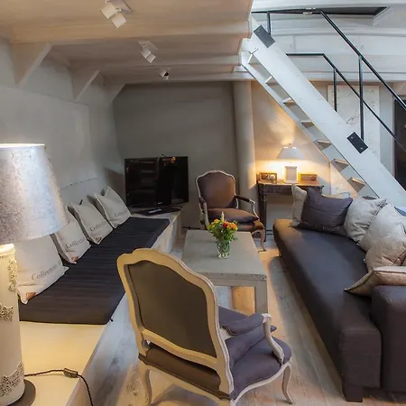 Horus Hausboot Apartment Hamburg