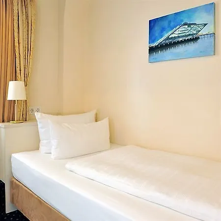 Fuerst Bismarck Hotel 3*