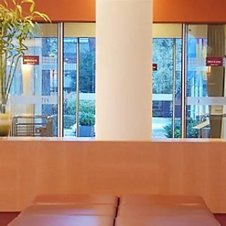 Hotel Leonardo Airport 4*
