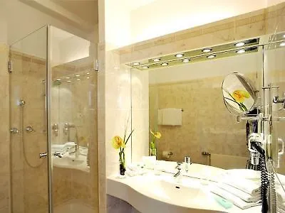 Courtyard By Marriott Airport