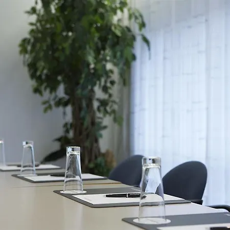 Intercityhotel Altona Hotel 3*