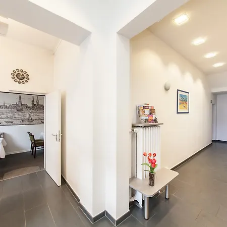 מלון Signature Astoria 3*
