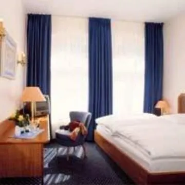 Fuerst Bismarck Hotel 3*