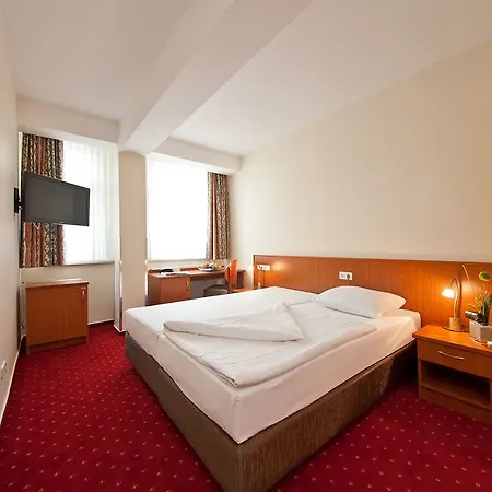 Arcadia Belmondo 4* Hamburg