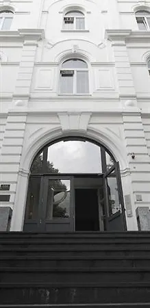 Otel Yoho - The Young 3*