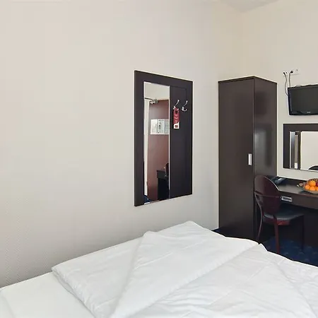 Hotel Continental Hauptbahnhof 3*