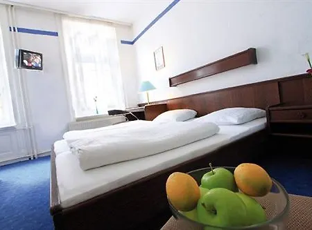 Hotel Centrum Commerz Am Bahnhof Altona 2*