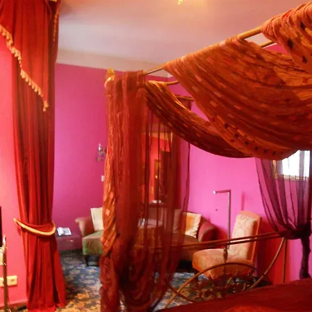 Village Hotel 3*