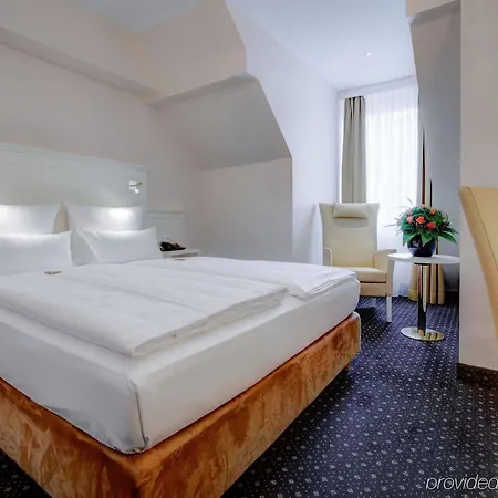 Fuerst Bismarck Hotel 3*