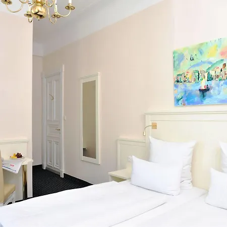 Fuerst Bismarck Hotel 3*