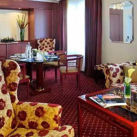 Courtyard By Marriott Airport 4*