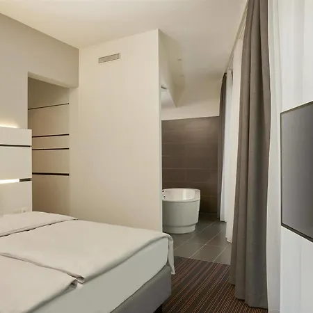 Hyperion Hotel 5*