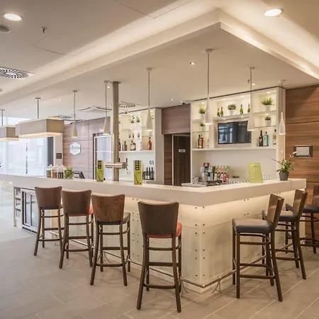 Hampton By Hilton Centre Hotel 3*