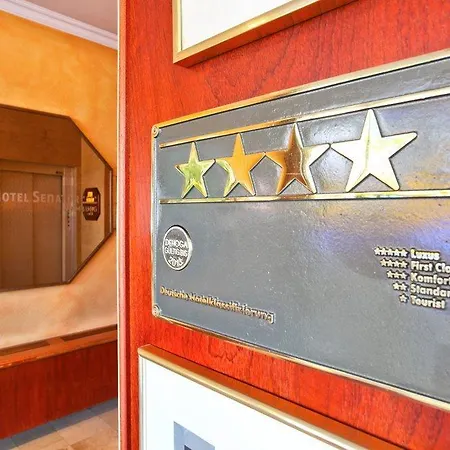 Senator 4*