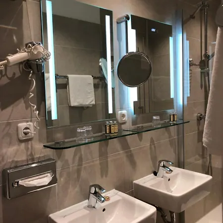 Hotel Fresena Im Dammtorpalais 3*