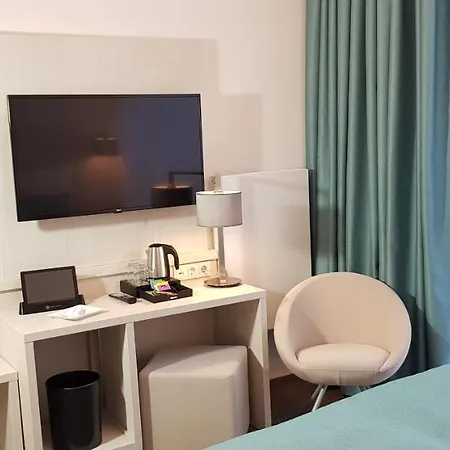 Apricot Hotel 3*
