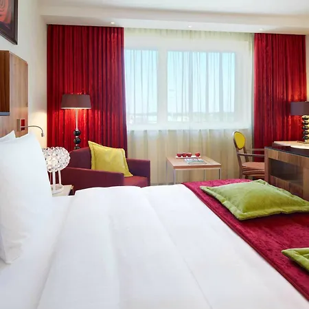 Hotel Radisson Blu Hotel, Airport 4*