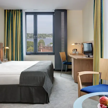 Intercityhotel Hauptbahnhof Hotel 4*