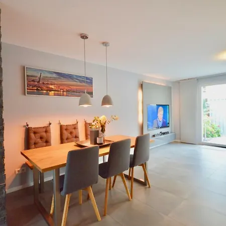 Urbaner Lifestyle Im Klimaneutralen Effizienzhaus * Hamburg