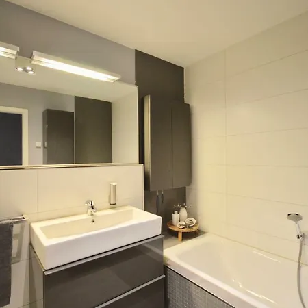 Urbaner Lifestyle Im Klimaneutralen Effizienzhaus Hamburg