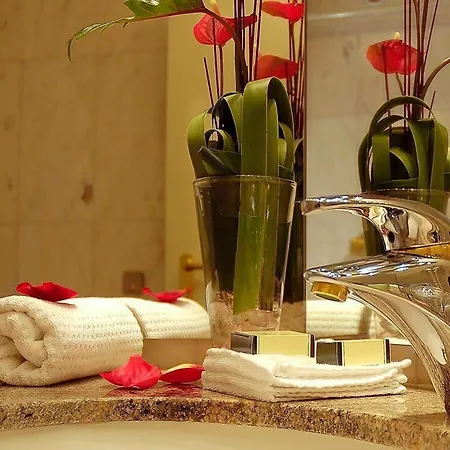 Courtyard By Marriott Airport Hotel