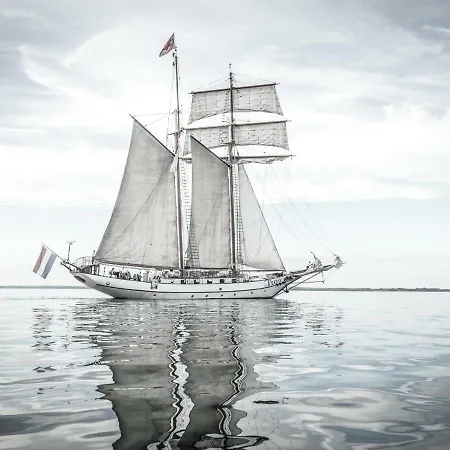 Segelschiff J.r. Tolkien 3* Amburgo