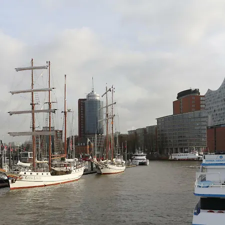 Segelschiff J.r. Tolkien Botel Amburgo