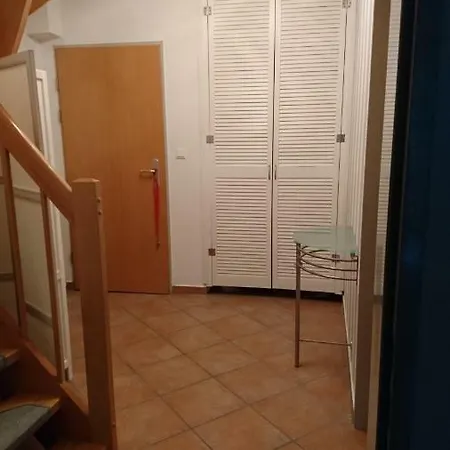 Studio Hamburg, Homestay
