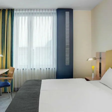 Intercityhotel Hauptbahnhof 4*