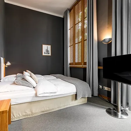 Otel Yoho - The Young Hamburg